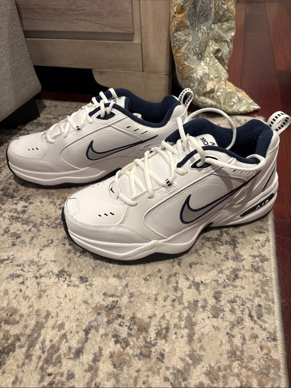 Nike Men’s Air Monarch IV White/Metallic Silver Size 9 Brand New in Box Shoes